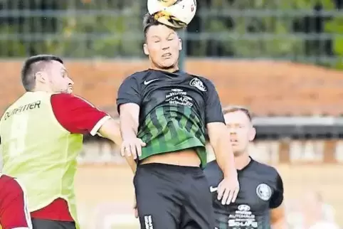 Hatte eine Chance zur 1:0-Führung für die SG Kirchheimbolanden/Orbis, vergab aber knapp: Christopher Schmitt (links).