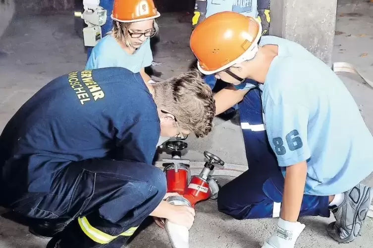 Das Üben mit Feuerwehrtechnik war ein Aspekt des Berufsfeuerwehrtages, der jedoch durch viele aktuelle Einsätze der Wehr etwas d