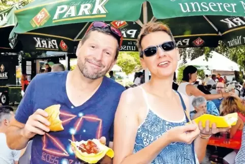 Zuerst halfen Peter und Sylke Fols bei der Laufveranstaltung, später stärkten sie sich beim Dorffest im Lindenpark.