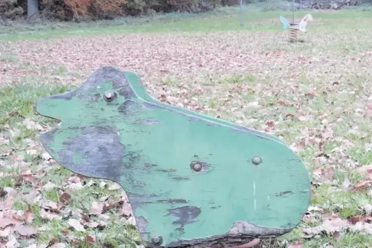 Der Spielplatz auf der Heide ist in die Jahre gekommen. Jetzt soll er neu ausgestattet und umzäunt werden.