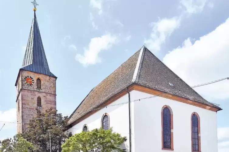 Es läuft Wasser in die Heilig-Kreuz-Kirche in Lachen-Speyerdorf.