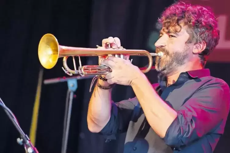 Florian Wehse, Frontmann von Jazz Against The Machine, in der Halle der Alten Feuerwache.