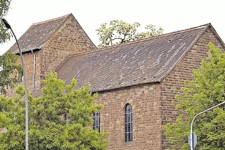 ... an der Protestantische Kirche in Ernstweiler, ...