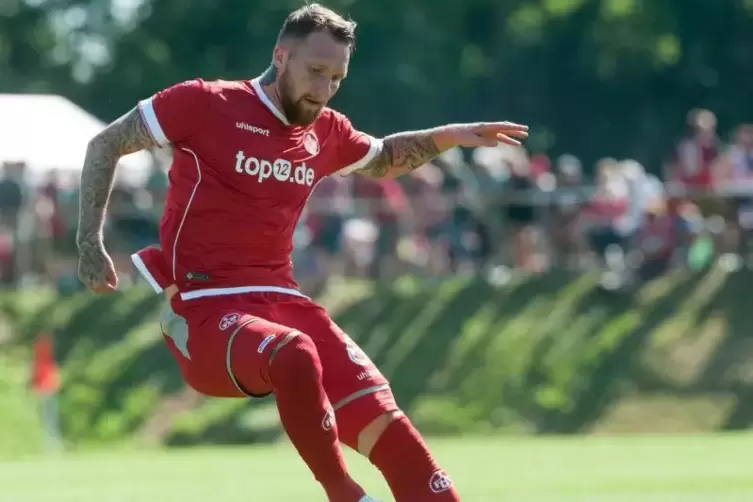 Startelf-Debüt im FCK-Dress: der defensive Mittelfeldspieler Jan Löhmannsröben. Foto: KUNZ