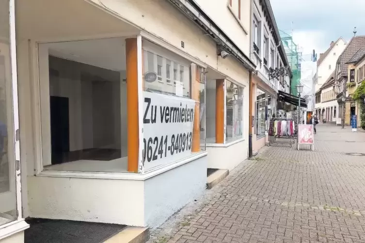 Während es in der oberen Marktstraße kaum Leerstände gibt, sieht es in der unteren Marktstraße noch düster aus. Die Aktivierung 