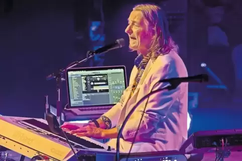 Eine hohe Stimme und das typische hämmernde E-Piano: Ex-Supertramp Roger Hodgson bei seinem Mannheimer Auftritt.