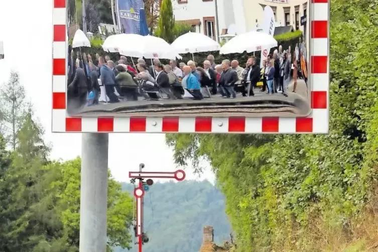 Die Umbauarbeiten am Bahnhof in Annweiler sollen in zehn Monaten abgeschlossen sei.