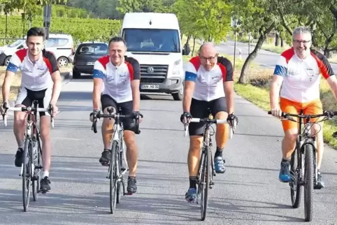 Wollen Radfahren, Spaß haben und dabei Spenden sammeln: Dominic Dietrich, Michael Dietrich, Christian Gruber und Heiner Bergner 