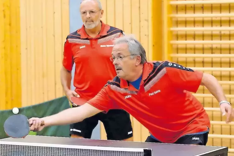 Die Contwiger Paul Sefrin (rechts) und Dieter Bärmann steuerten mit ihrem Doppel- und zwei Einzelsiegen drei Punkte zum Erfolg b