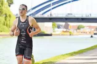 »Bei einem Wettkampf ist es die Atmosphäre, die mich fasziniert«, sagt Lukas Tschoepke, hier beim Triathlon in Münster.