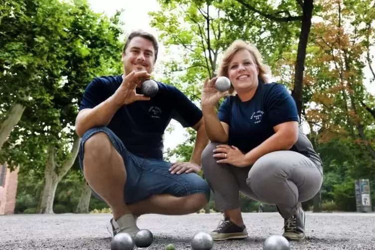 Kugelsicher: Lara und Sascha Koch auf dem Platz im Speyerer Domgarten. ArchivFoto: Lenz