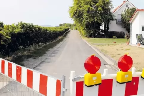 Dieser Wirtschaftsweg wird nun als Radweg befestigt.