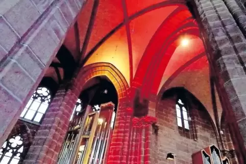 Bedeutender Sakralbau: die gotische Stiftskirche in Kaiserslautern hat ihre Wurzeln im 13. Jahrhundert.
