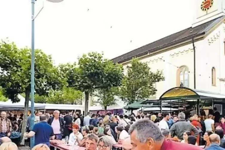 Motiviert: Helmut Kühner, OK-Chef in Berghausen, beim Brunnenfest.