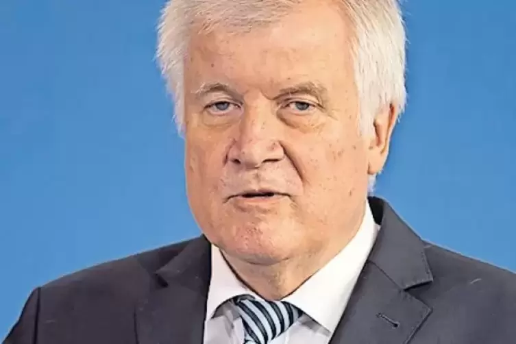 „Alle Folgeprobleme“ seien bekannt gewesen, sagt Innenminister Horst Seehofer.