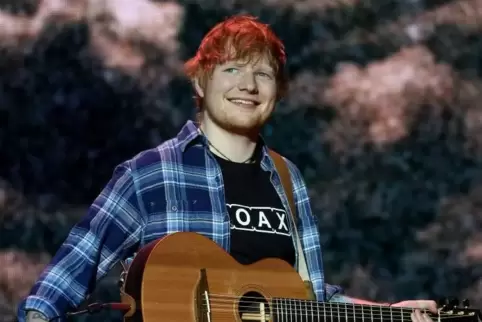 Netter Junge, Gitarre, Zehntausende Fans: Das übliche Setting für ein Sheeran-Konzert, hier in London Ende 2017. Foto: DPA