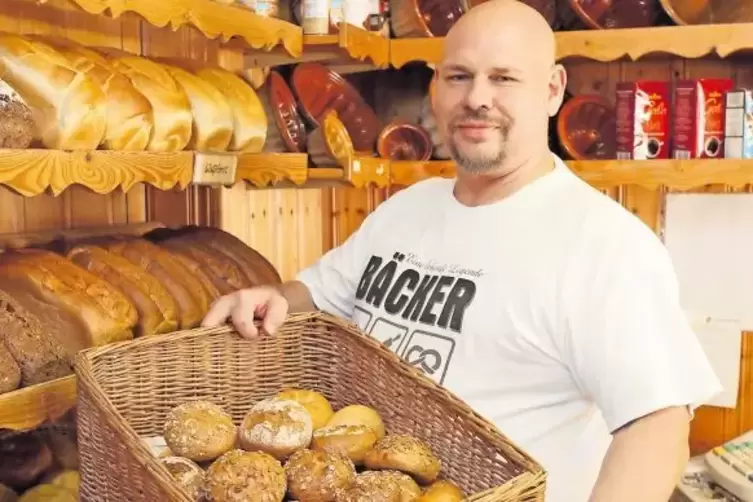 Zwischen 800 und 1000 Brötchen backt Olaf Zenker täglich, am Wochenende sogar rund ein Drittel mehr.