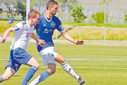 Marcel Pauli (rechts) hat sich eine Muskelverletzung zugezogen und fehlt dem FV Freinsheim im schweren Spiel gegen Haßloch.