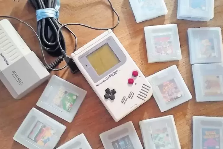 Eva Stutzmann schafft es nicht, sich von ihrem Gameboy aus früheren Zeiten zu trennen.