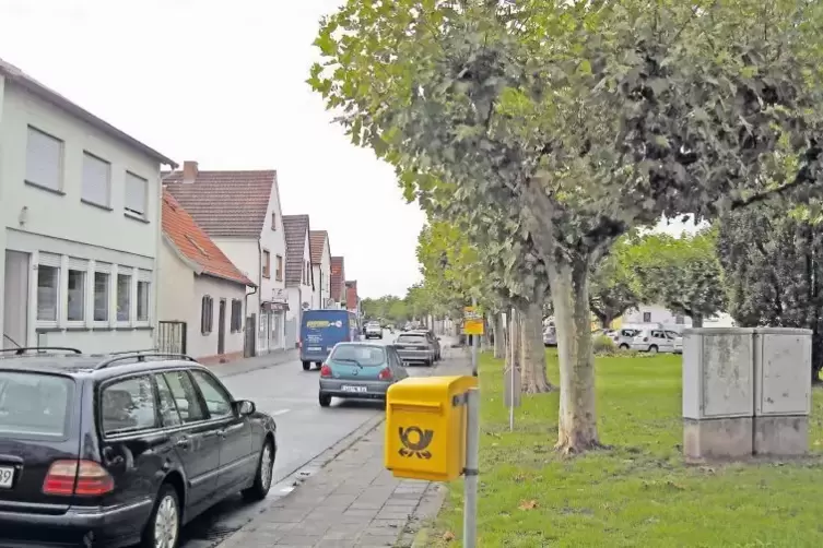 Die den Platz eingrenzenden Straßen – hier die Hauptstraße – werden ebenfalls neu gestaltet.