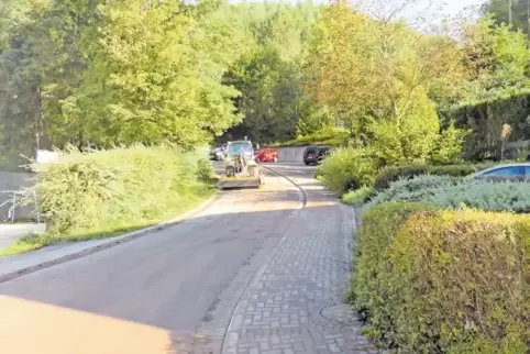 Jetzt soll Schluss sein mit Starkregen-Ärgernissen am Eischweiler Weg. Noch Anfang der Woche hatte Hans Walter Jansen vom städti