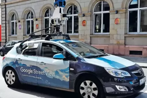 Auf dem Neumayerring in Frankenthal „erwischt“: eins der Google-Autos mit dem markanten Aufbau.