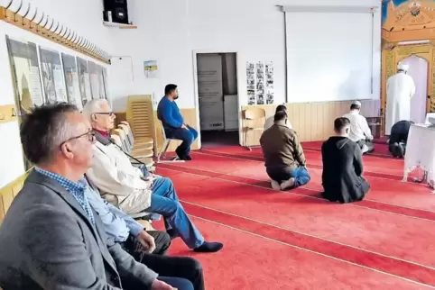 Den Ablauf des Mittagsgebets konnten Besucher bei der Islamischen Gemeinschaft Milli Görüs verfolgen.
