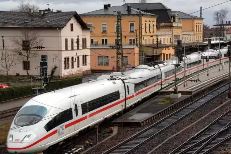 Ein ICE verbindet im Jahresfahrplan 2019 erstmals die Bahnhöfe Homburg, Kaiserslautern und Neustadt (Foto) direkt mit Berlin.  F