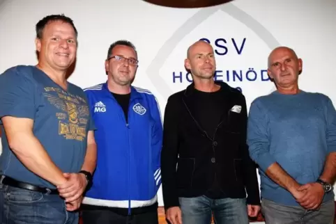  Michael Müller (links) und Christian Toussaint (Zweiter von rechts) und die SSV-Vorsitzenden, Jürgen Ruf (rechts) und Markus Ge