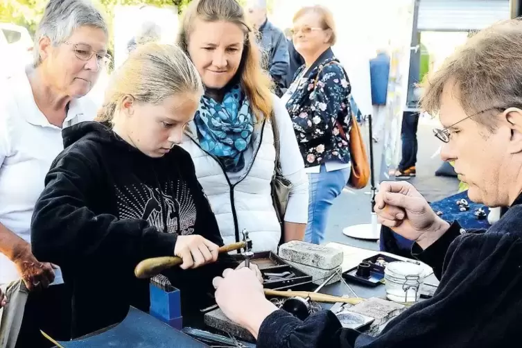 Beim Herbstmarkt konnten die Besucher nicht nur schauen, sondern durften auch selbst Hand anlegen.