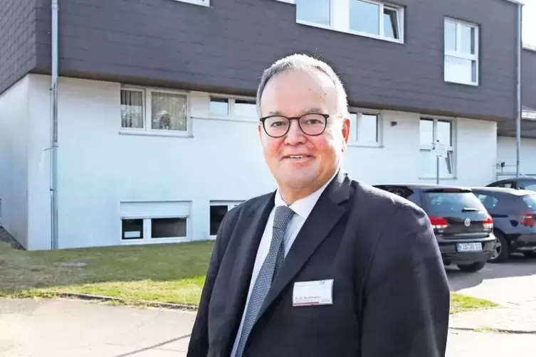 Neuer ärztlicher Leiter der Fachkliniken in Landau und Hermersbergerhof: Marius Houchangnia.