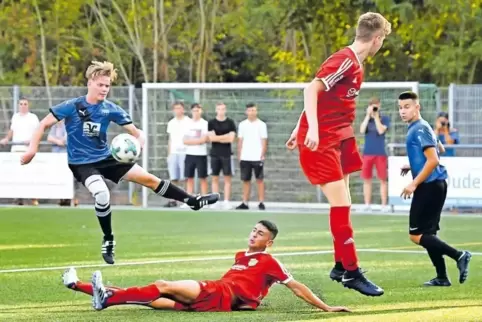 Am Wochenende gefordert: Die C-Jugend-Teams des FC Speyer 09 (blau) und der JFV Ganerb spielen beide in der Verbandsliga.