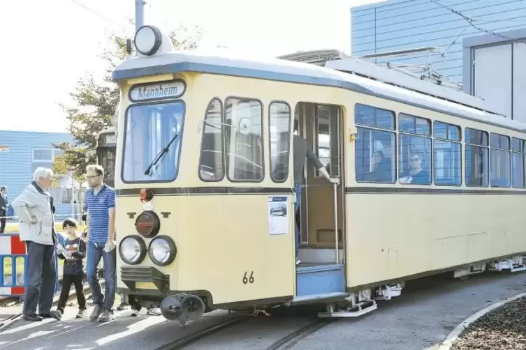 Aus dem Museum: Auch Straßenbahnen der Vergangenheit erlebten auf dem Betriebshof eine Auferstehung.