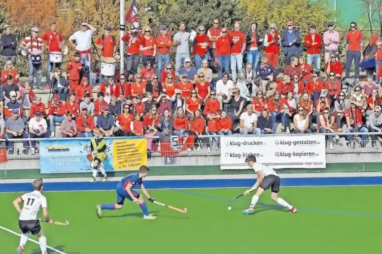 Voll besetzte Ränge und gute Stimmung: Am Samstag und Sonntag ist im Dürkheimer Dr.-Kurt-Schneider-Stadion um die Deutsche Meist