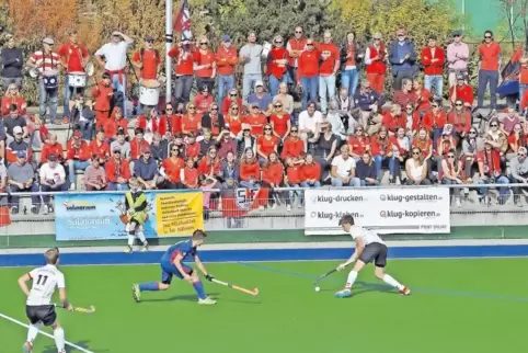 Voll besetzte Ränge und gute Stimmung: Am Samstag und Sonntag ist im Dürkheimer Dr.-Kurt-Schneider-Stadion um die Deutsche Meist