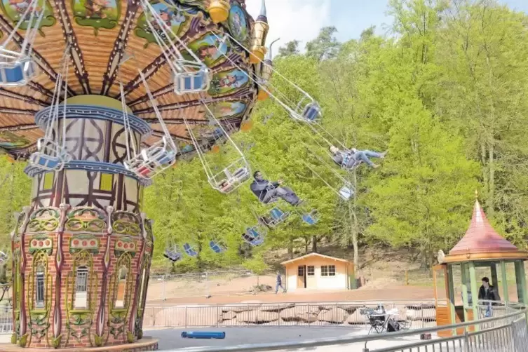 Das Kettenkarussell ist eine der jüngsten Attraktionen im Kurpfalzpark. Gegenüber ist der Spielplatz, auf dem der Junge gefunden