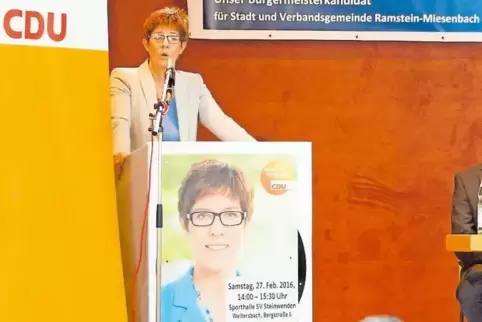 Die Saarländerin Annegret Kramp-Karrenbauer ist in der Region gut bekannt: Hier unterstützte sie 2016 in Steinwenden Ralf Hechle