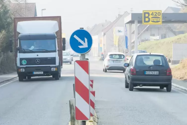 Die Ortsdurchfahrt Medard aus Richtung Odenbach war am Ortseingang wegen des Baus einer Verschwenkung voll gesperrt. Die Sperrun