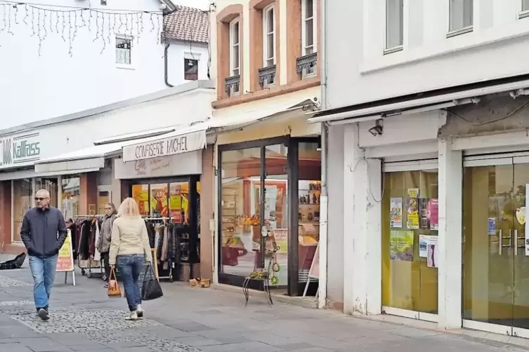 Crepefruit (rechts) hat schon geschlossen und eröffnet im Kallfass-Gebäude (links) neu.