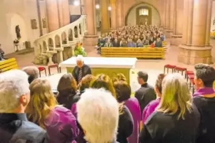 Mit viel Musik: Die Hobby-Singers und Hobby-Swingers gestalteten die Eröffnung der Weihnachtsspendenaktion in der Marienkirche.