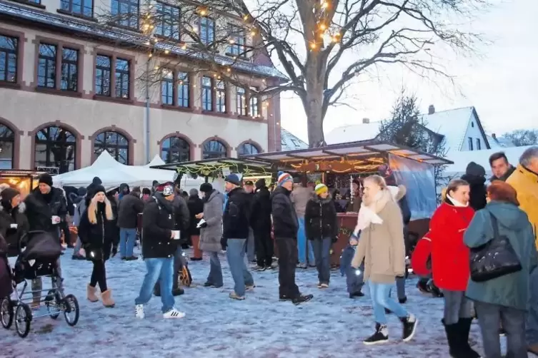 Treffpunkt am zweiten Adventswochenende: Der Altriper Weihnachtsmarkt zieht jedes Jahr viele Besucher an.