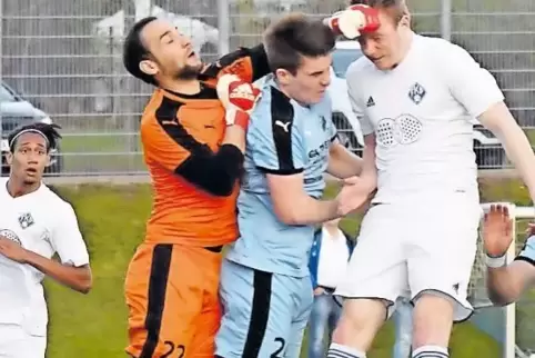 Kandels Keeper Pascal Böllinger bei einem seiner letzten Spiele für Jahn Zeiskam. Der Polizist hat sich zurückgekämpft.