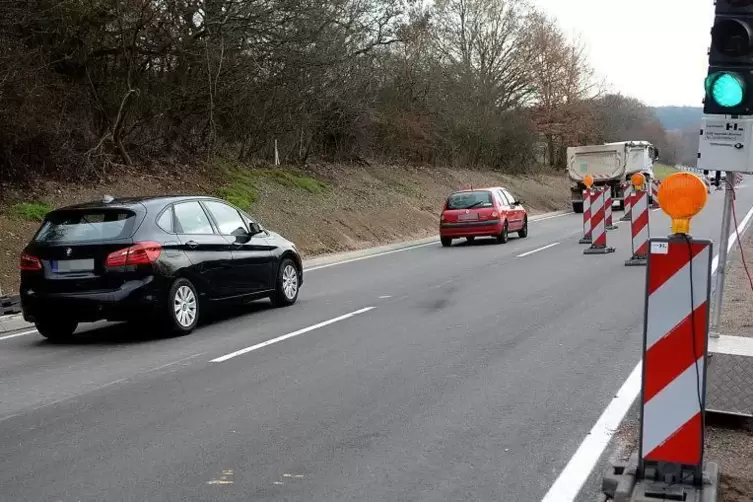 Seit März ist an der Bundesstraße 420 zwischen Unkenbach und Callbach gearbeitet worden. Im Laufe des Montags wird nun die Baust