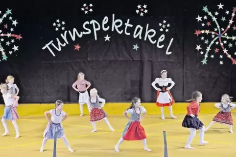 ... und einem Polkaballett zeigten die Nachwuchsturner und die Ballett-Kindergruppe ihr Können.