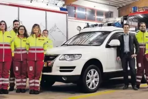 Die First-Responder-Gruppe Annweiler freut sich über ihr neues Fahrzeug.