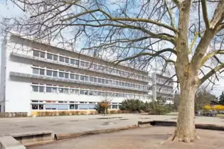 Über die Sanierung der ehemaligen Hauptschule in Hagenbach wird schon lange diskutiert.