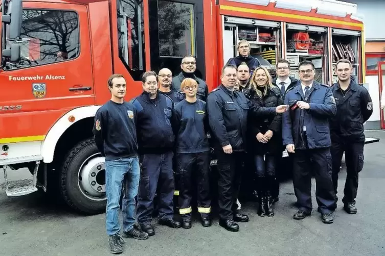 Neues Fahrzeug: Bei der Einweihung des Feuerwehrhauses ist das HLF 10 an die Alsenzer Stützpunktwehr übergeben worden.