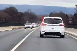 Oft genutzt: Salierbrücke. Während der Sanierung muss sie von Autos umfahren werden.