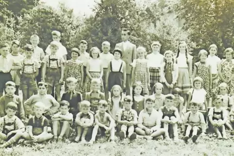 Der Dorfschullehrer von Oberweiler-Tiefenbach, Günter Gauer.