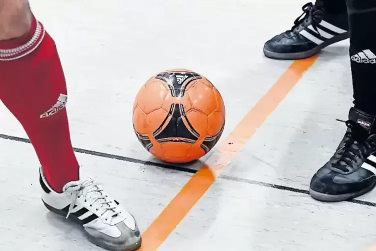 Beim Futsal wird mit einem „sprungarmen“ Ball gespielt.